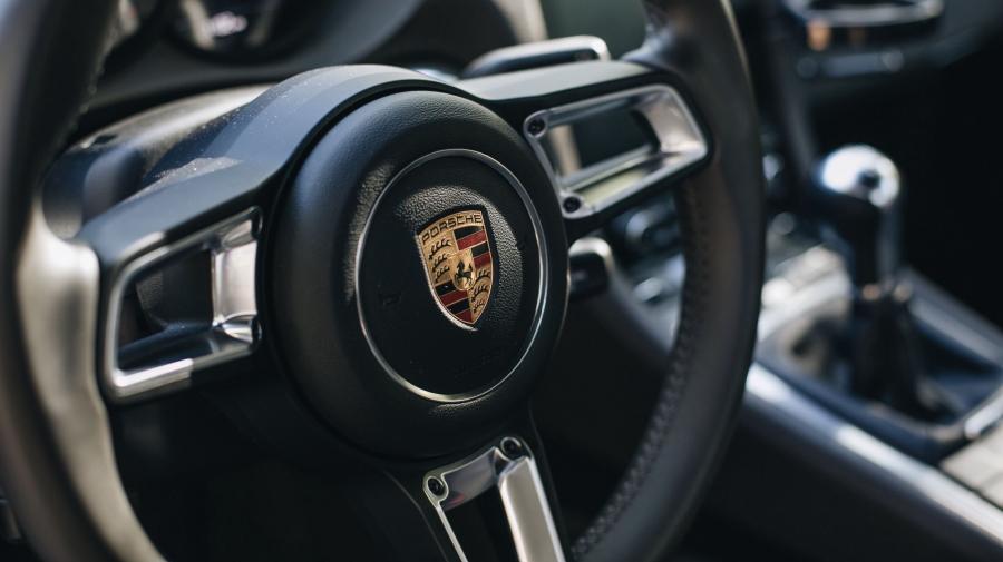Детали интерьера Porsche 718 Cayman S 2016 года  (NA) (фото 29 из 36)